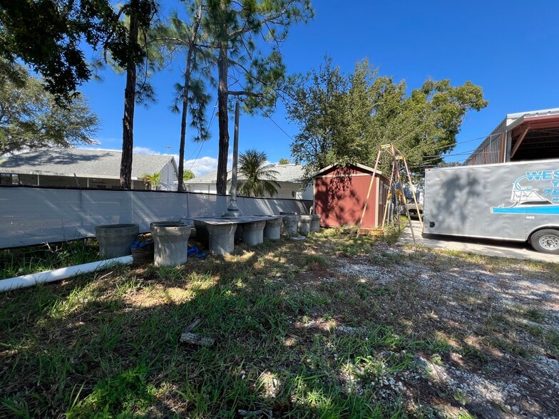 More Photos Of 4765 Spring Ave, Clearwater Manufacturing For Sale