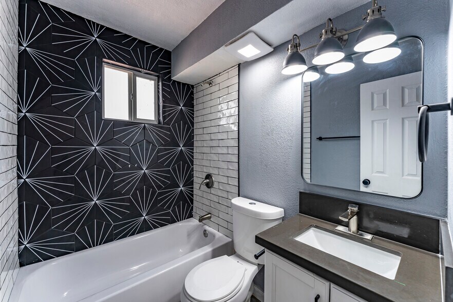 More Photos Of 2014 W Berridge Ln, Phoenix Apartments For Sale