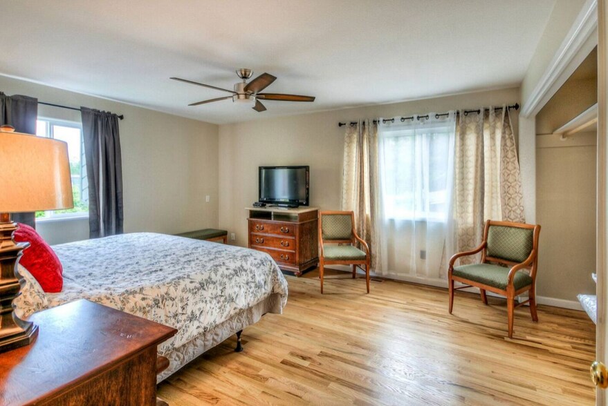 More Photos Of 190 SW Highway 101, Waldport Hotel For Sale