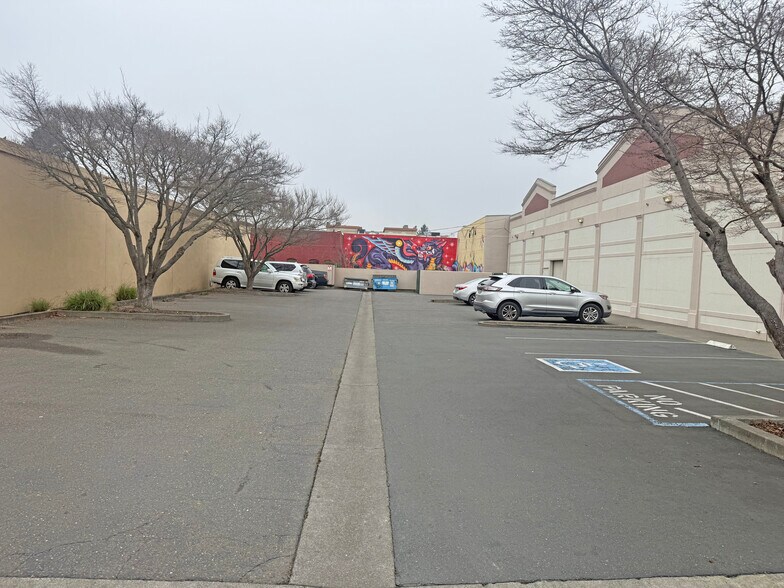 More Photos Of 145 3rd St, Santa Rosa Freestanding For Lease