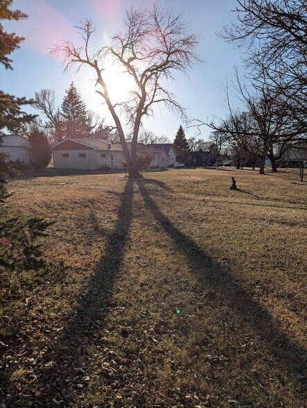 More Photos Of 340 Elm St E, Canova Sports And Entertainment For Sale