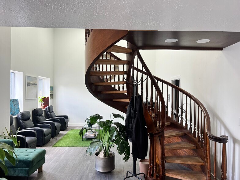 More Photos Of 1657 N State St, Lehi Manufacturing For Sale