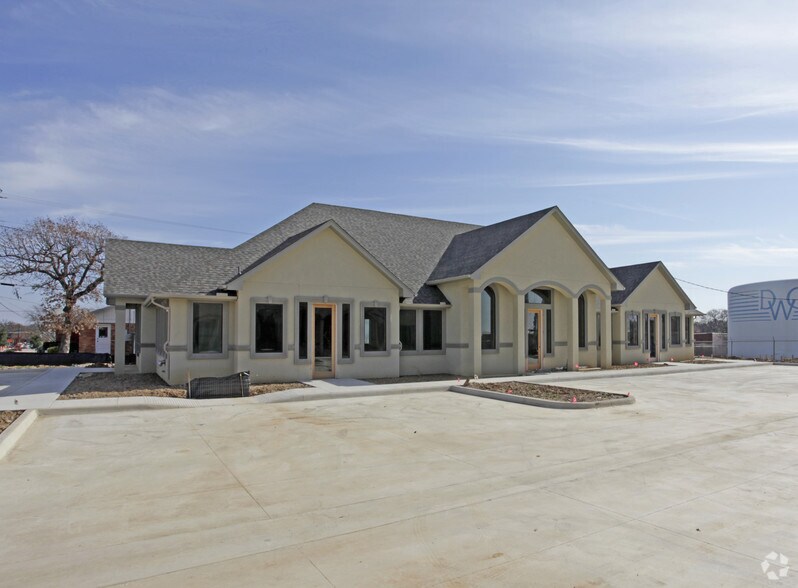 More Photos Of 3216 W Arkansas Ln, Dalworthington Gardens Office For Lease