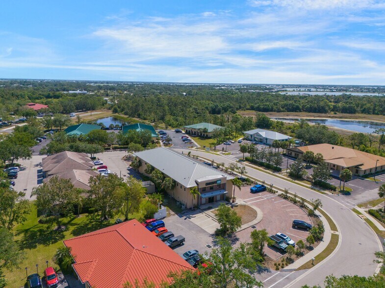 More Photos Of 5261 Paylor Ln, Sarasota Freestanding For Lease