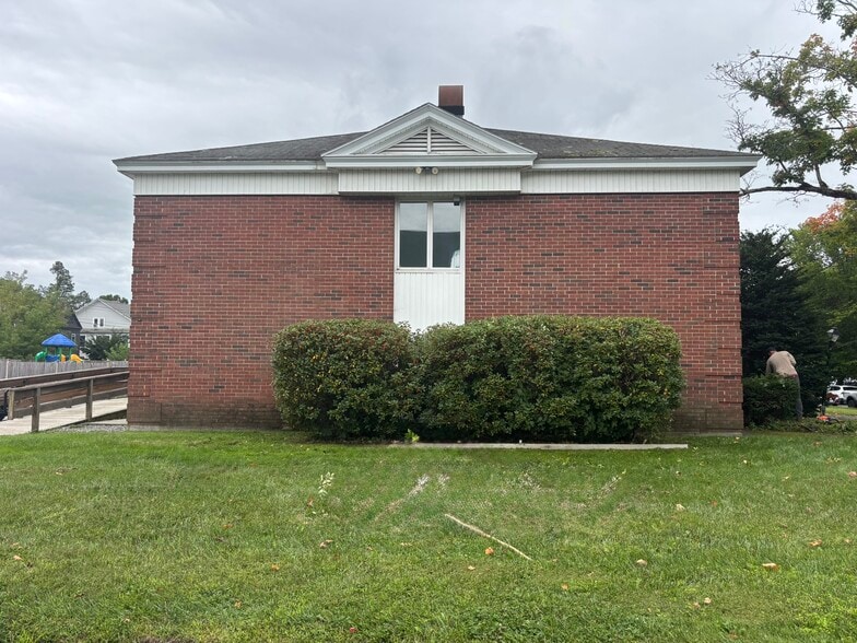 More Photos Of 41 Wendell Ave, Pittsfield Specialty For Sale