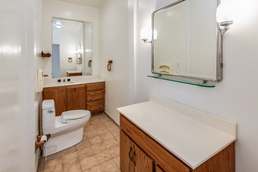 More Photos Of 9623 Venice Blvd, Culver City Storefront For Sale