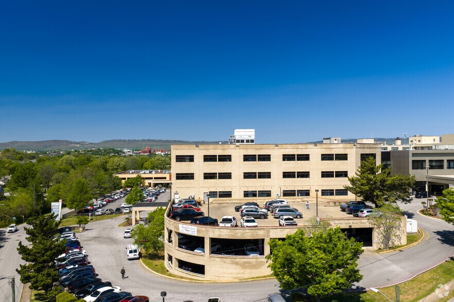 More Photos Of 605 Glenwood Ave, Chattanooga Medical For Lease
