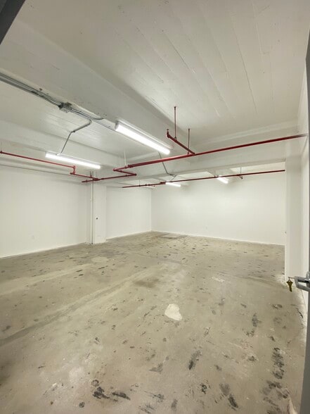 More Photos Of 901 E 31st St, Los Angeles Manufacturing For Lease