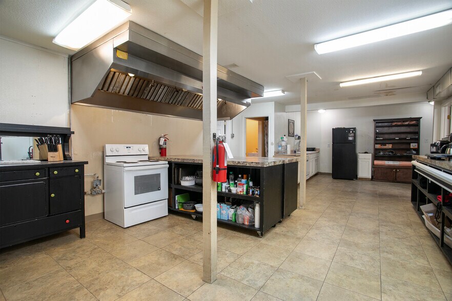 More Photos Of 414 US Highway 79 N, Henderson Industrial For Sale