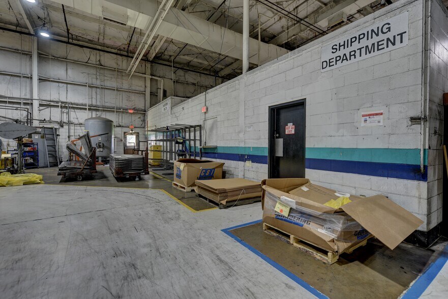 More Photos Of 1901 Longwood Dr, Brenham Manufacturing For Sale