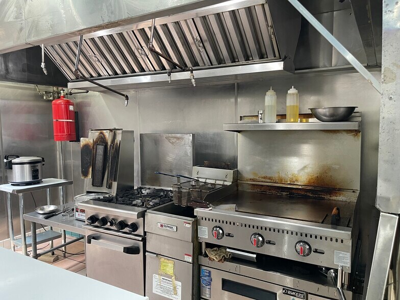 More Photos Of 4614 Mission Blvd, San Diego Storefront For Lease