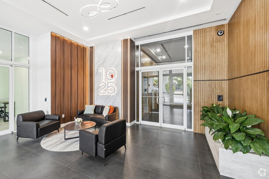 More Photos Of 1025 E 25th St, Hialeah Coworking Space
