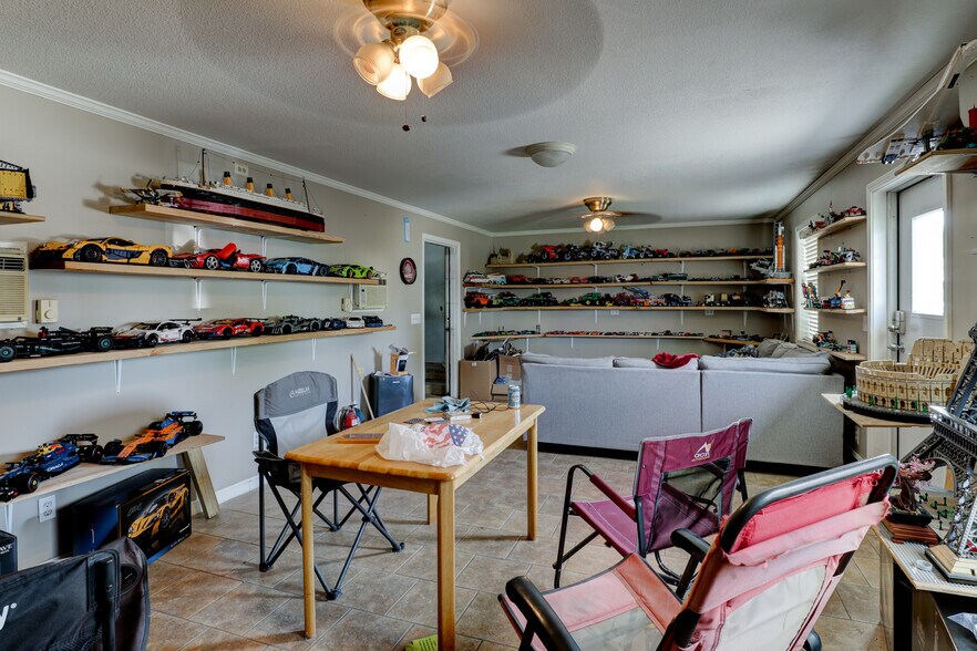 More Photos Of 206 & 208 S Meridian St, Washington Office For Sale