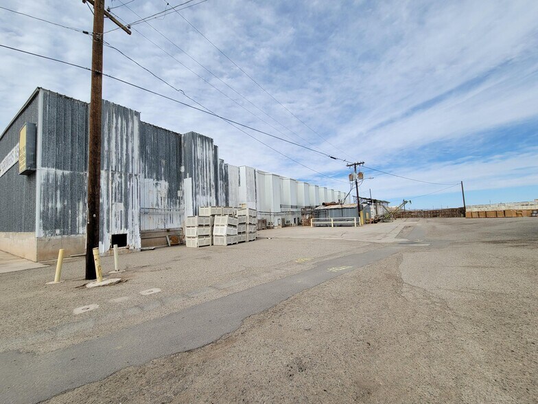 More Photos Of 2198 S Pacific Ave, Yuma Distribution For Lease