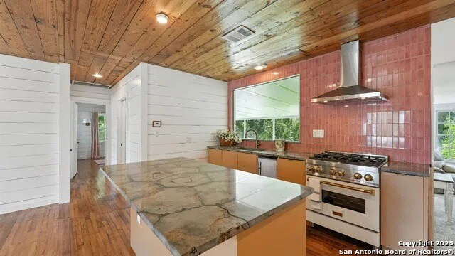 More Photos Of 105 NW River Rd, Martindale Specialty For Sale