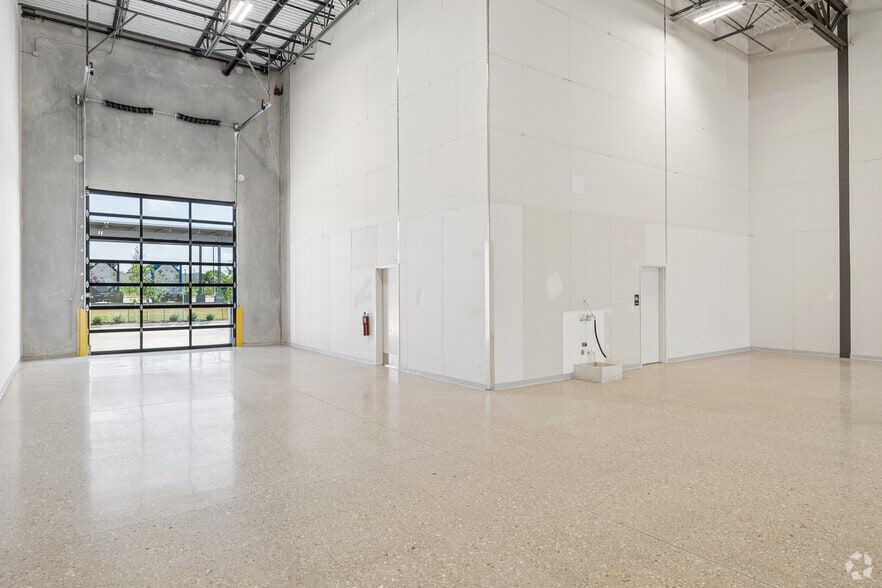 More Photos Of 19150 Marketplace Ave, Kyle Manufacturing For Lease