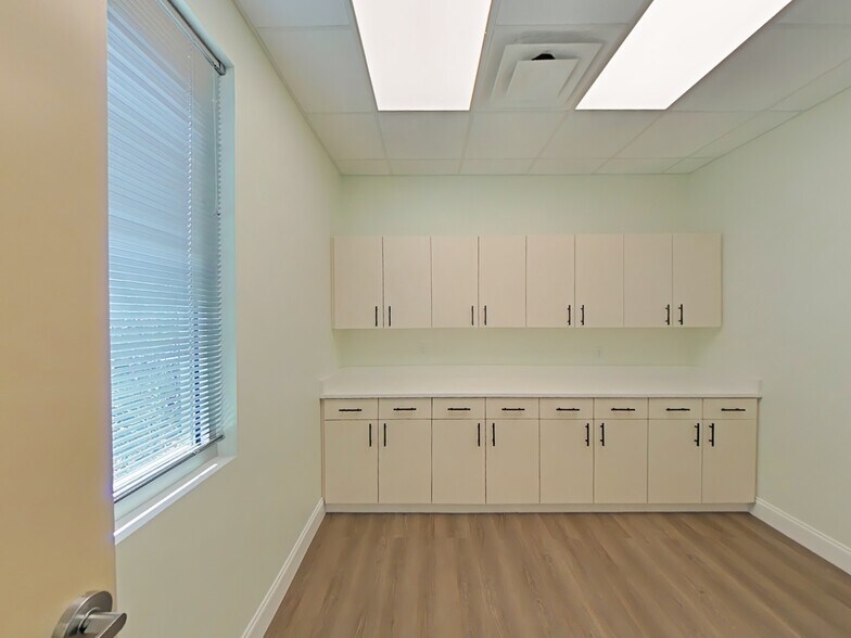 More Photos Of 366 W Sunset Rd, San Antonio Office For Lease