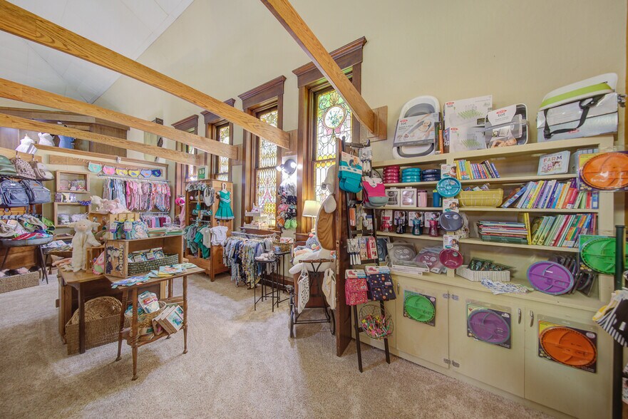 More Photos Of 2001 10th St, Emmetsburg General Retail For Sale