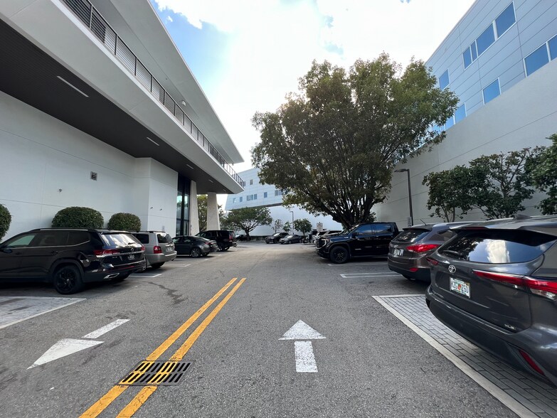 More Photos Of 5958 S Dixie Hwy, South Miami Restaurant For Lease
