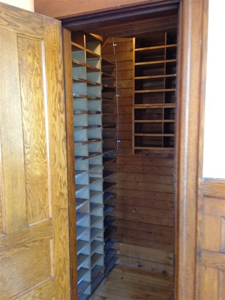 More Photos Of 42 Central St, Newport Flex For Lease