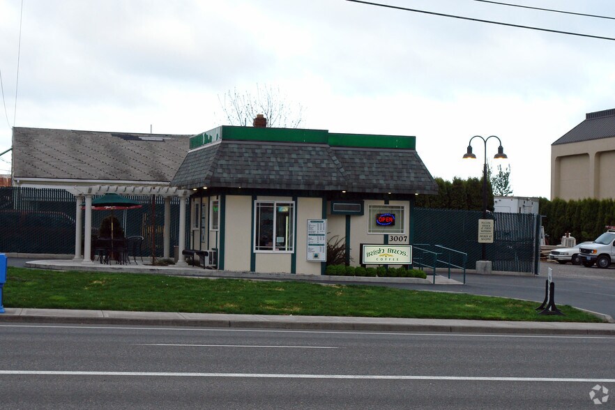 More Photos Of 3007 NE 181st Ave, Portland Freestanding For Sale