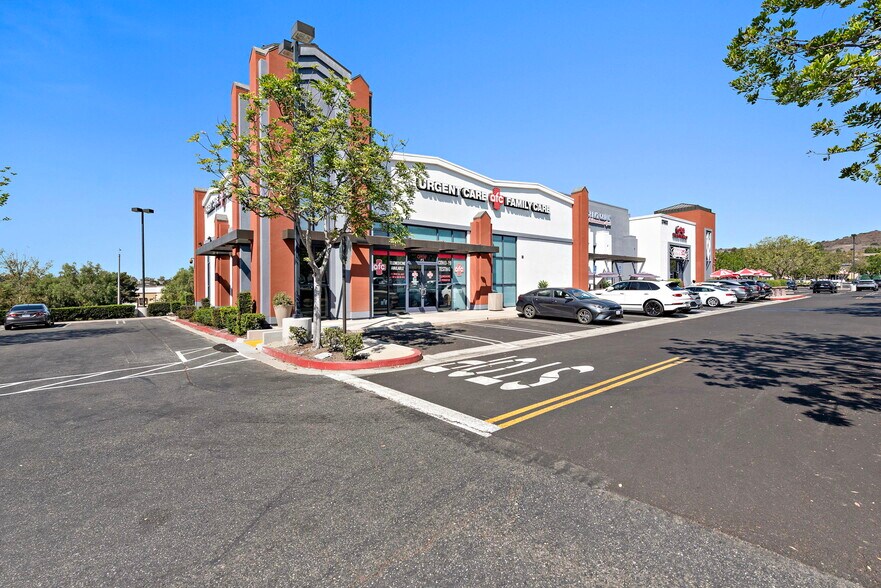 More Photos Of 27412 Antonio Pky, Ladera Ranch Storefront For Lease