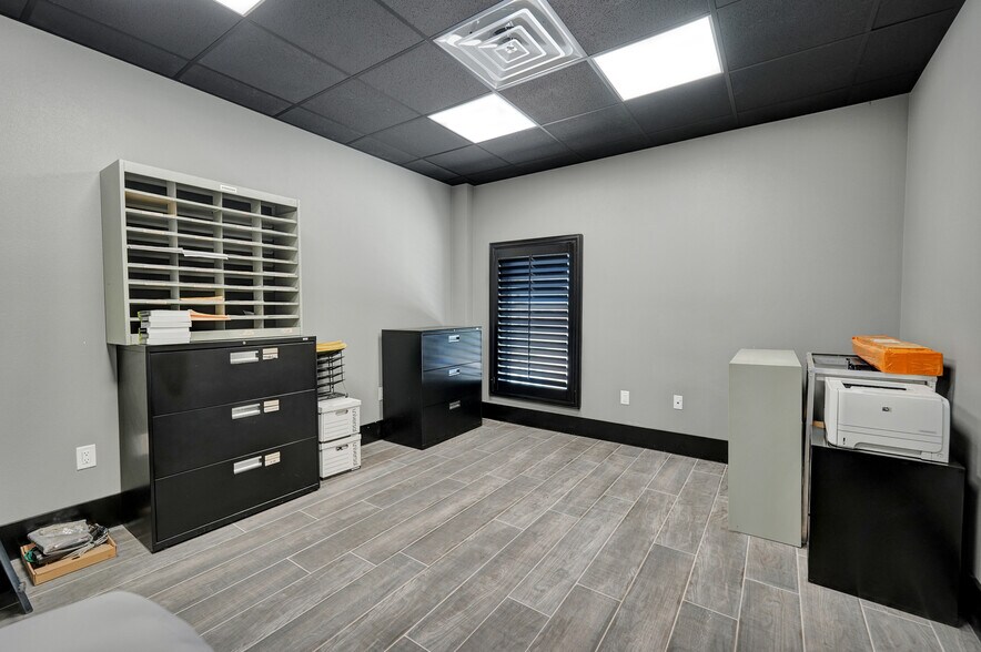 More Photos Of 9013 W County Road 160, Midland Showroom For Sale