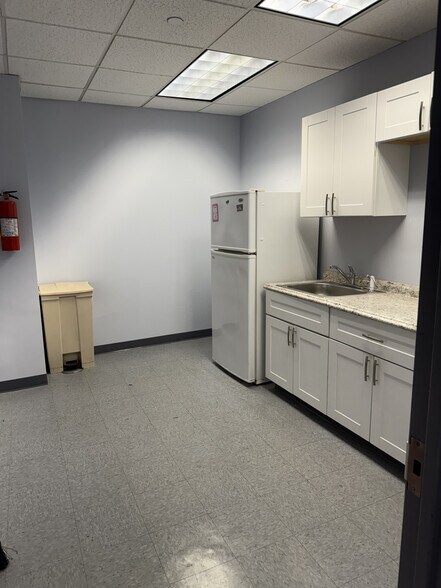 More Photos Of 25 Melville Park Rd, Melville Office For Lease