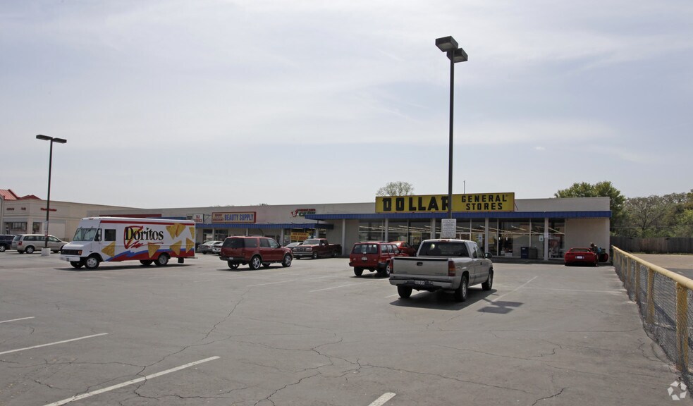 More Photos Of 6532-6546 Meadowbrook Dr, Fort Worth Unknown For Lease