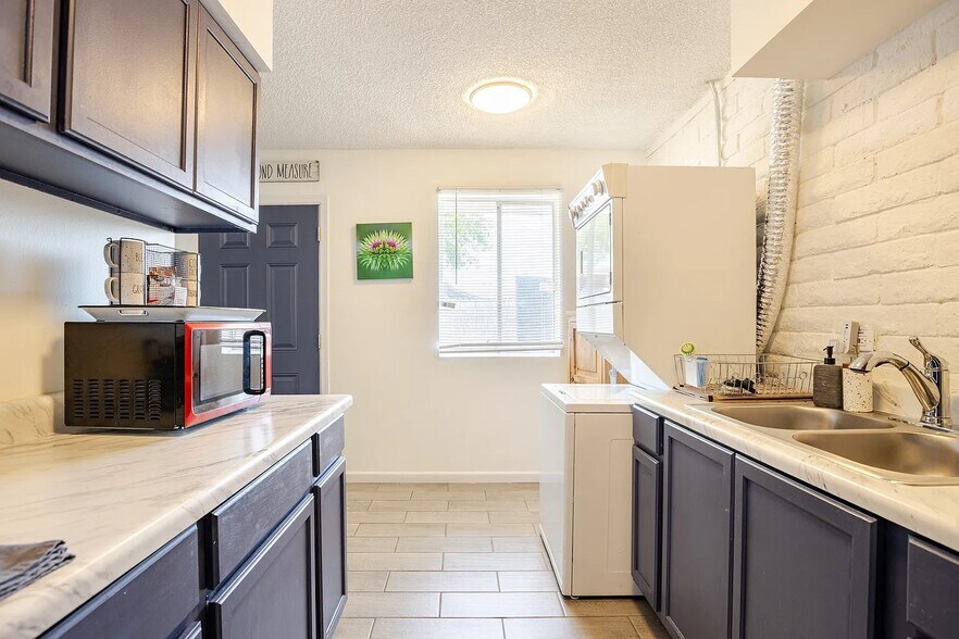 More Photos Of 7031 N 80th Ave, Glendale Apartments For Sale