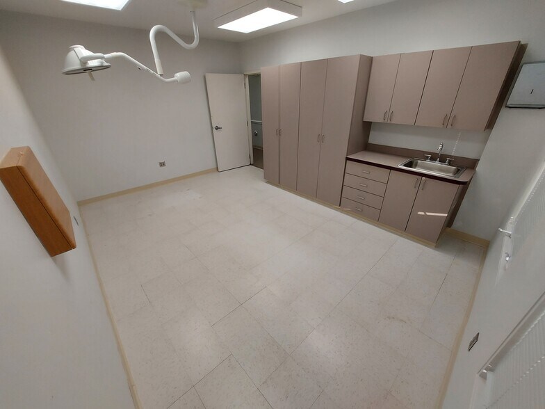 More Photos Of 5015 Southpark Dr, Durham Medical For Lease