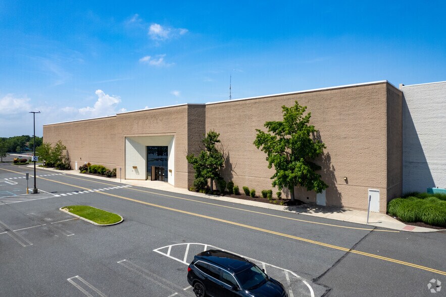 More Photos Of 4409 Black Horse Pike, Mays Landing Department Store For Lease