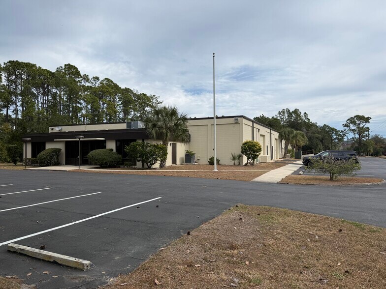 Primary Photo Of 355 Fentress Blvd, Daytona Beach Manufacturing For Lease