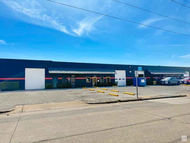 More Photos Of 1700-1724 Parkside Ave, Irving Warehouse For Sale