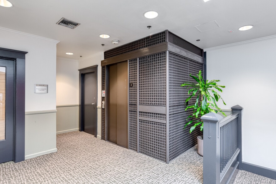 More Photos Of 61-69 N Raymond Ave, Pasadena Office For Lease