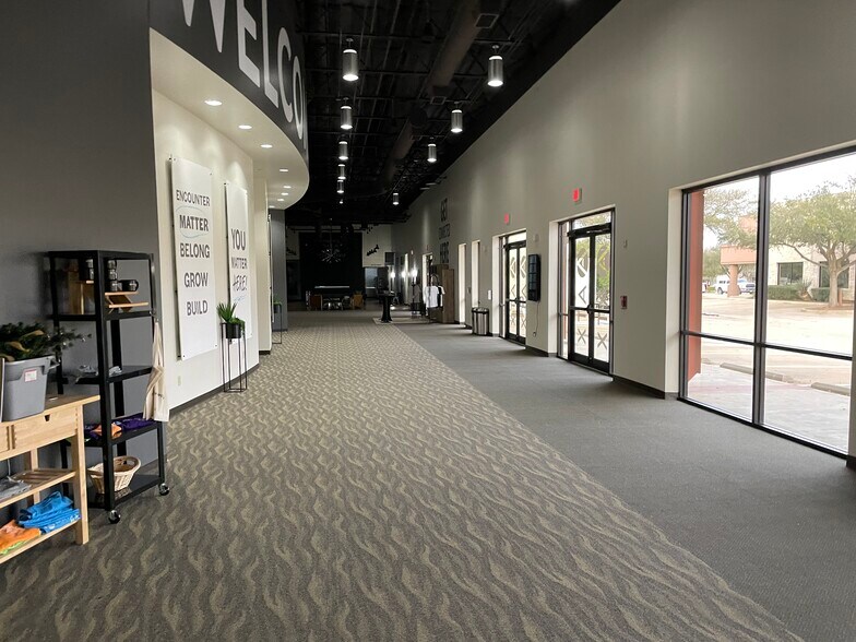 More Photos Of 4407 Monterey Oaks Blvd, Austin Unknown For Lease