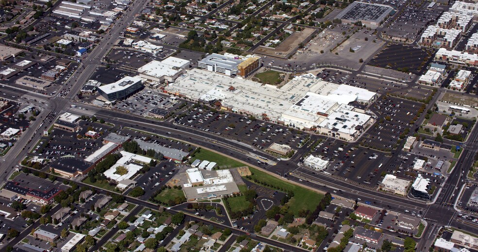More Photos Of 575 E University Pky, Orem General Retail For Lease