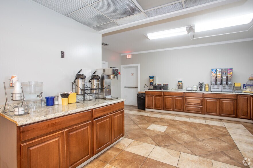 More Photos Of 3030 N Roberts Ave, Lumberton Hotel For Sale