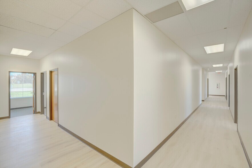 More Photos Of 2099 N Collins Blvd, Richardson Office For Lease