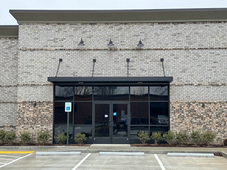 More Photos Of 2121 NW Broad St, Murfreesboro Storefront Retail Office For Lease