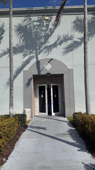More Photos Of 6030 Hollywood Blvd, Pembroke Pines Medical For Lease
