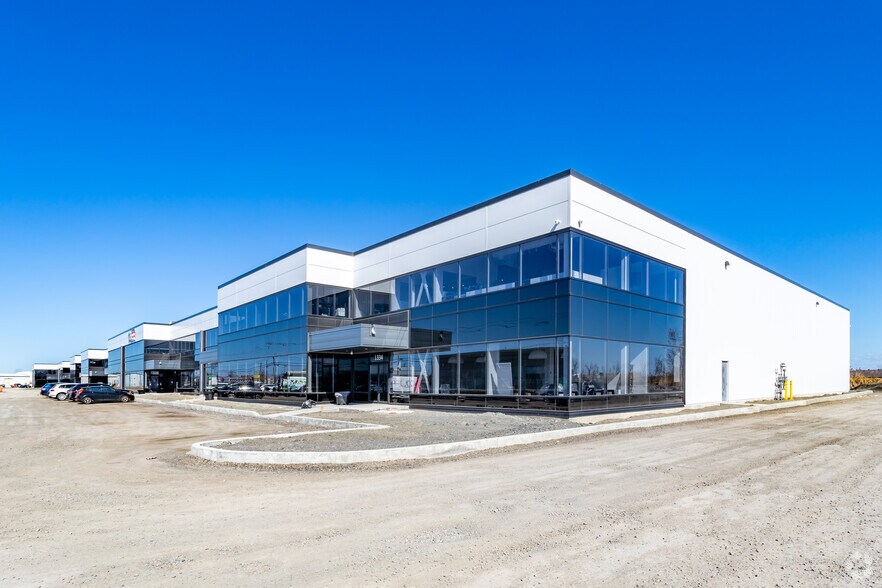 Primary Photo Of 1300-1334 Av De La Gare, Mascouche Service For Lease