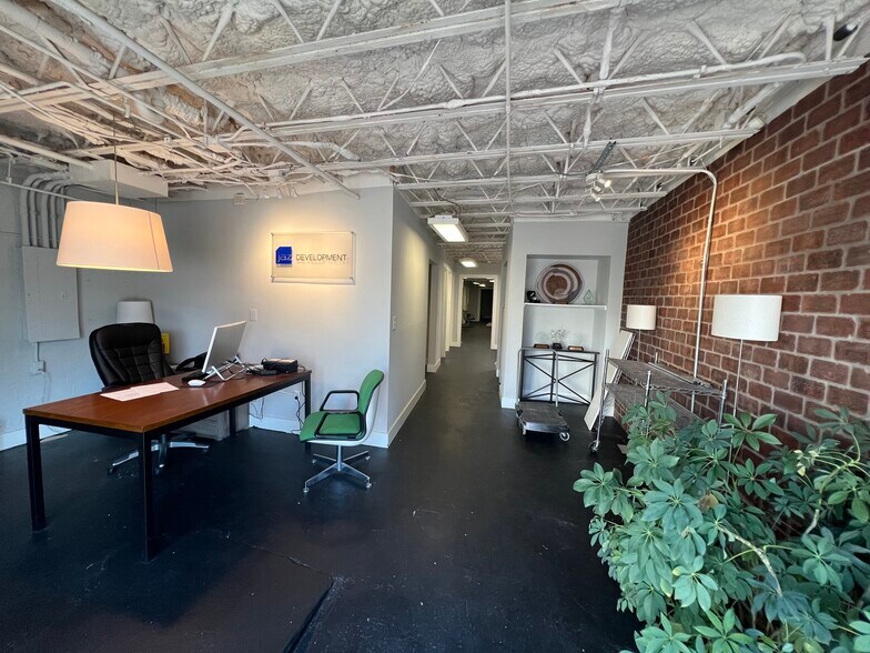 More Photos Of 24 E Andrews Dr NW, Atlanta Storefront For Lease