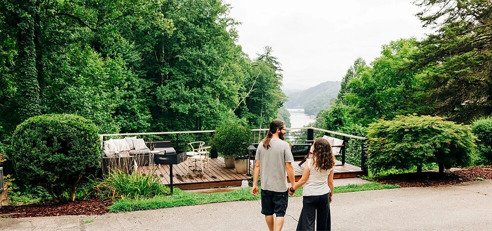 More Photos Of 171 Lakeview Lodge Dr, Bryson City Hotel For Sale