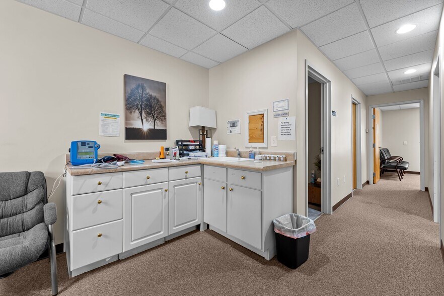 More Photos Of 2961 Crouse Ln, Burlington Medical For Lease