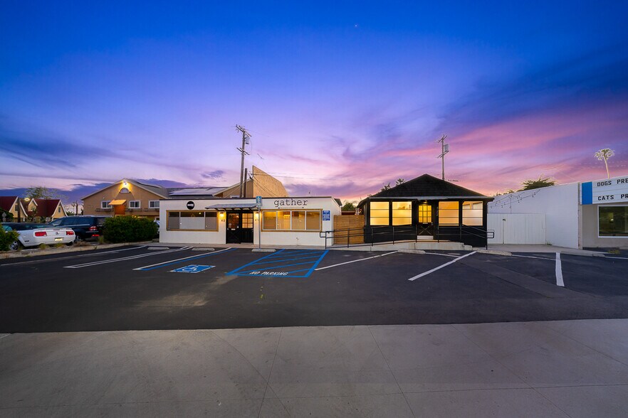More Photos Of 422 N Coast Highway 101, Encinitas Storefront For Lease