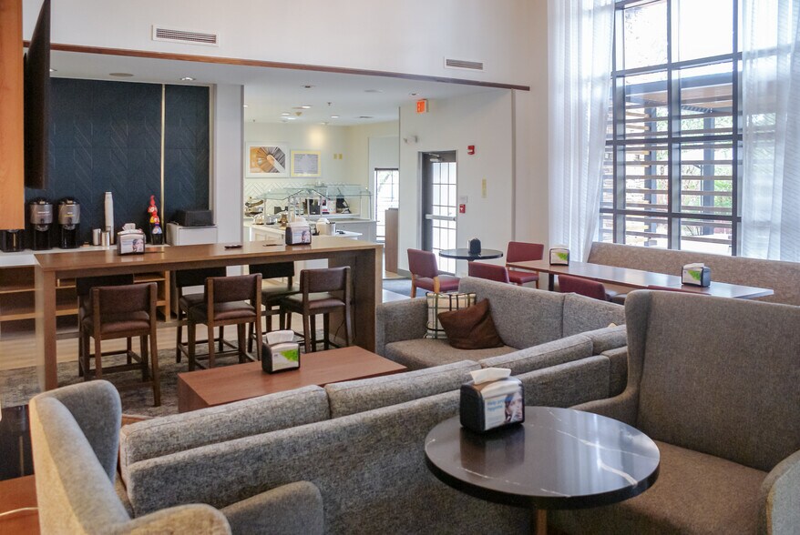 More Photos Of 7825 Davenport St, Omaha Hotel For Sale