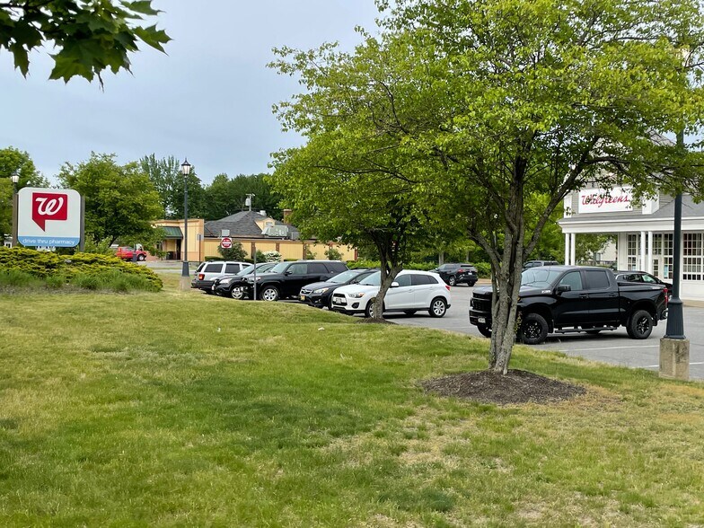 More Photos Of 461 Main St, Saco Drugstore For Lease