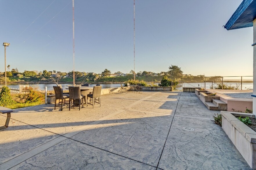 More Photos Of 2300 Portola Dr, Santa Cruz Warehouse For Sale