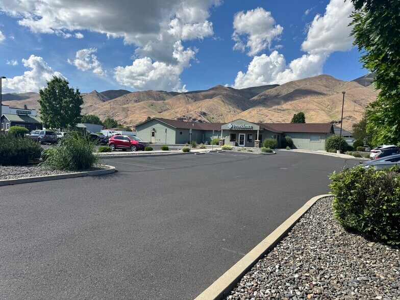 More Photos Of 808 Port Dr, Clarkston Medical For Sale